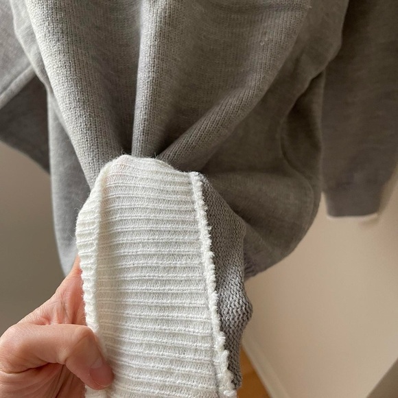 Grey mock neck knitted sweater 
Size: Onesize (fits like S) - Picture 4 of 7